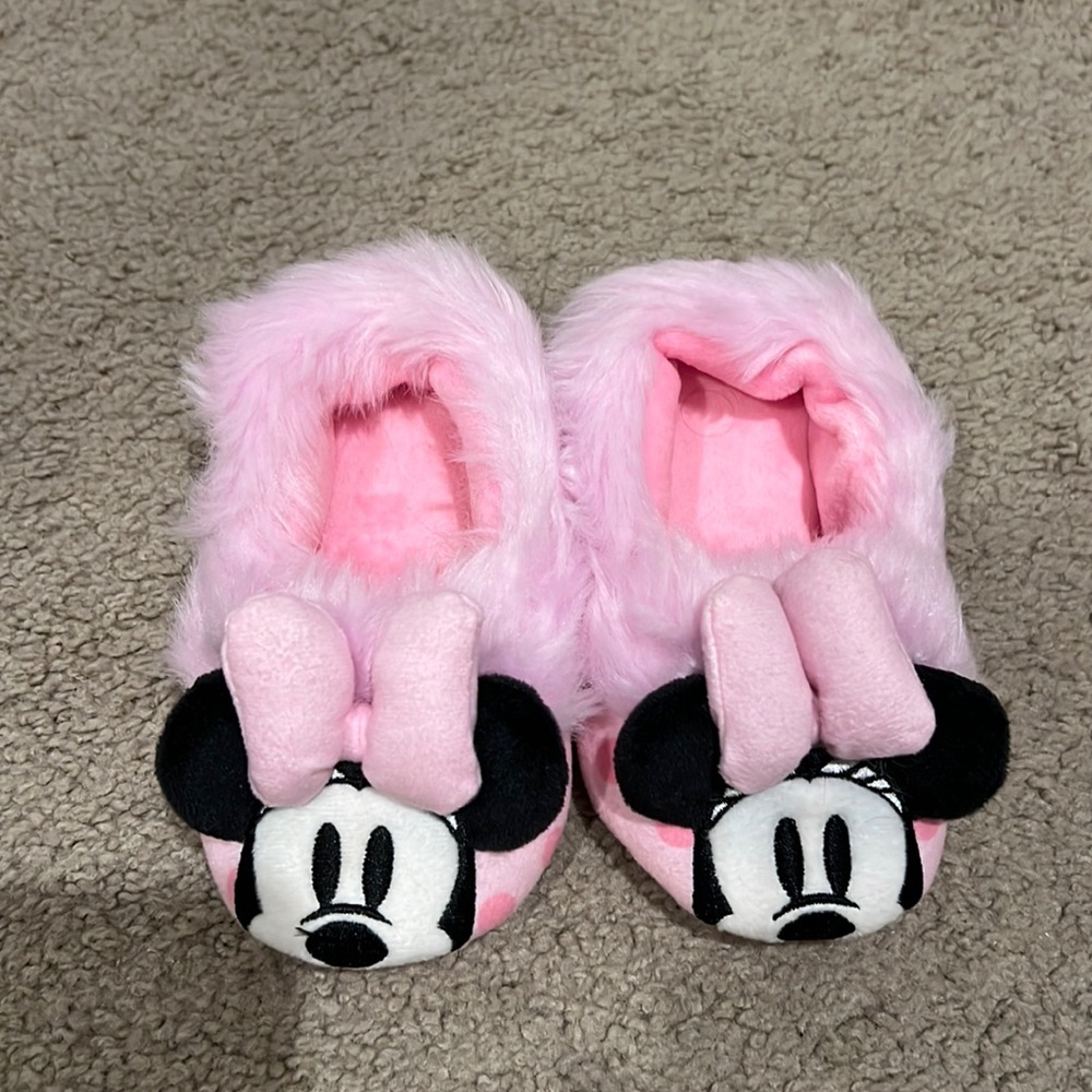 4/$20 NWOT Minnie Mouse Slippers Sz 7/8